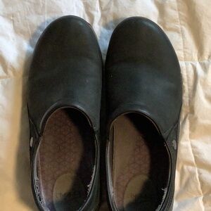 Size 40 slip resistant women’s shoes